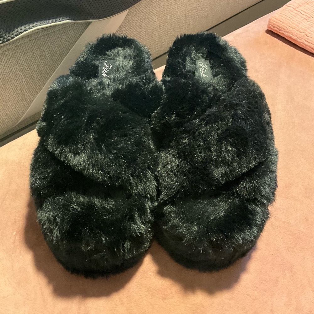 Victoria’s Secret Fuzzy platform slippers